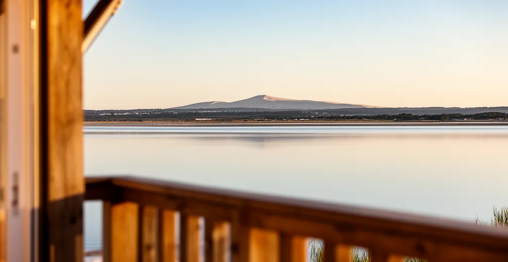 Panorama sur le Bassin d'Arcachon depuis une terrasse privée avec la Dune du Pilat au loin